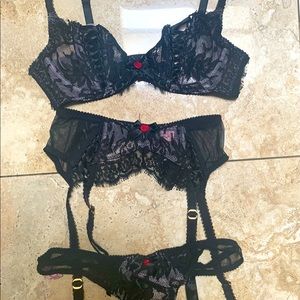 Agent Provocateur Black Lace Set Size 34b, small, small
